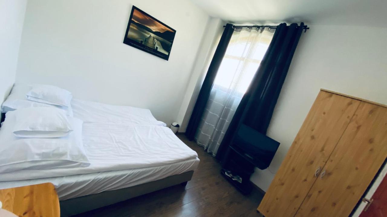 Garden Panzio Bed & Breakfast Balatonkeresztur Exterior photo