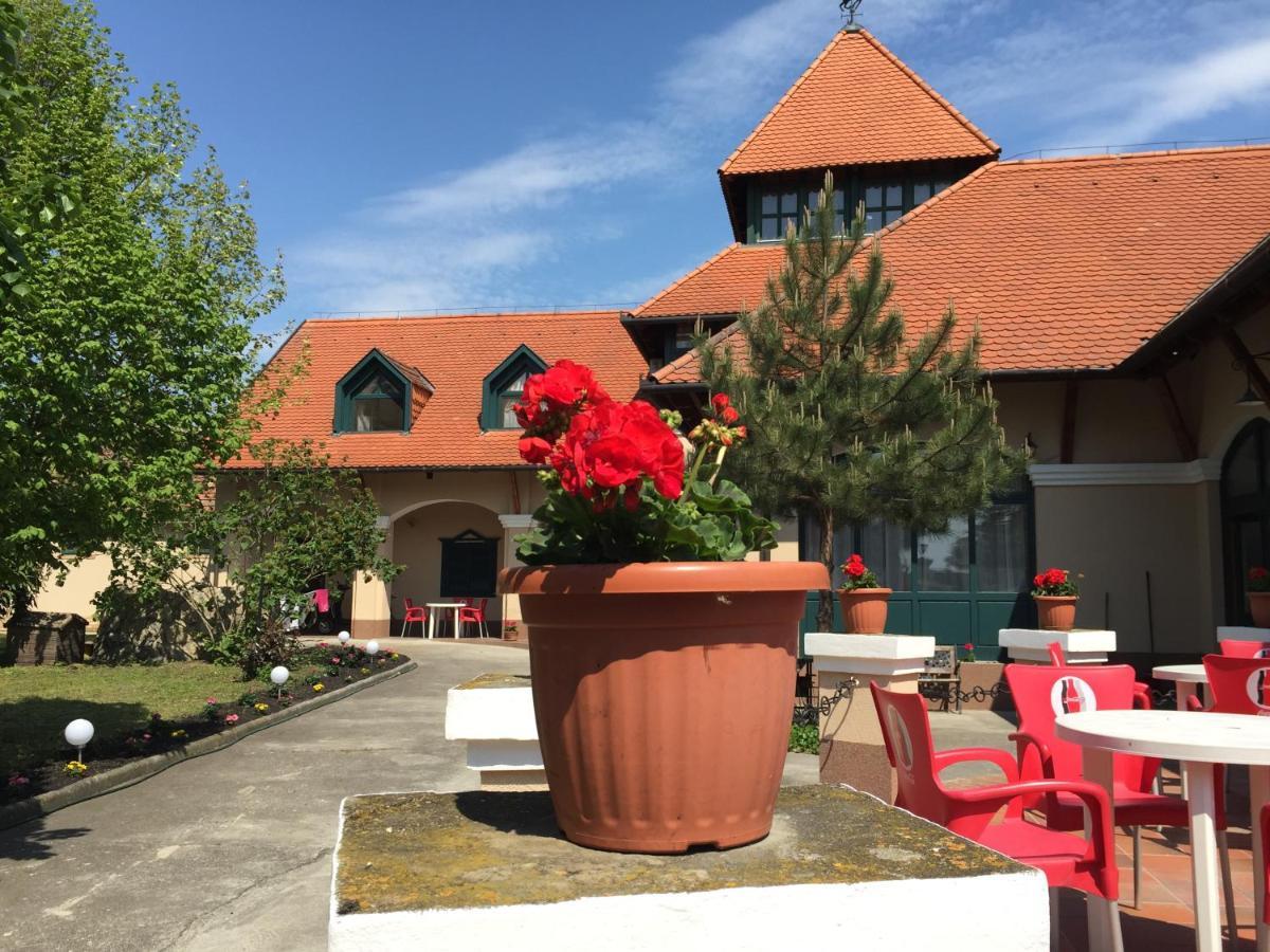 Garden Panzio Bed & Breakfast Balatonkeresztur Exterior photo